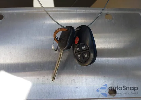 2011 Toyota Sienna Le V6 из США, поврежденный, VIN 5TDKK3DC3BS116284